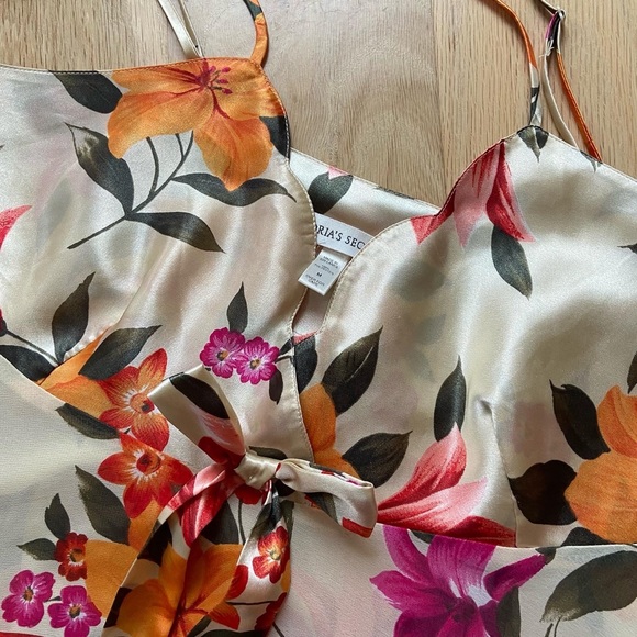 stunning hibiscus print VS slip - Picture 3 of 5